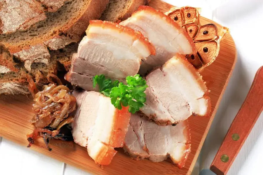 Hương vị giòn giòn của ba chỉ heo quay
