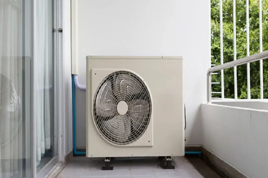 Cục nóng không tản nhiệt sẽ khiến môi chất đi qua ống đồng không đủ lạnh để không khí ngưng tụ (Hình ảnh: Bynew)