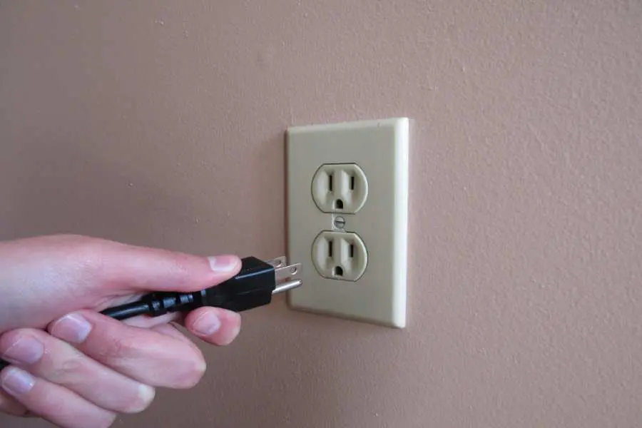 Bếp hồng ngoại không nóng do ổ cắm điện lỏng leo