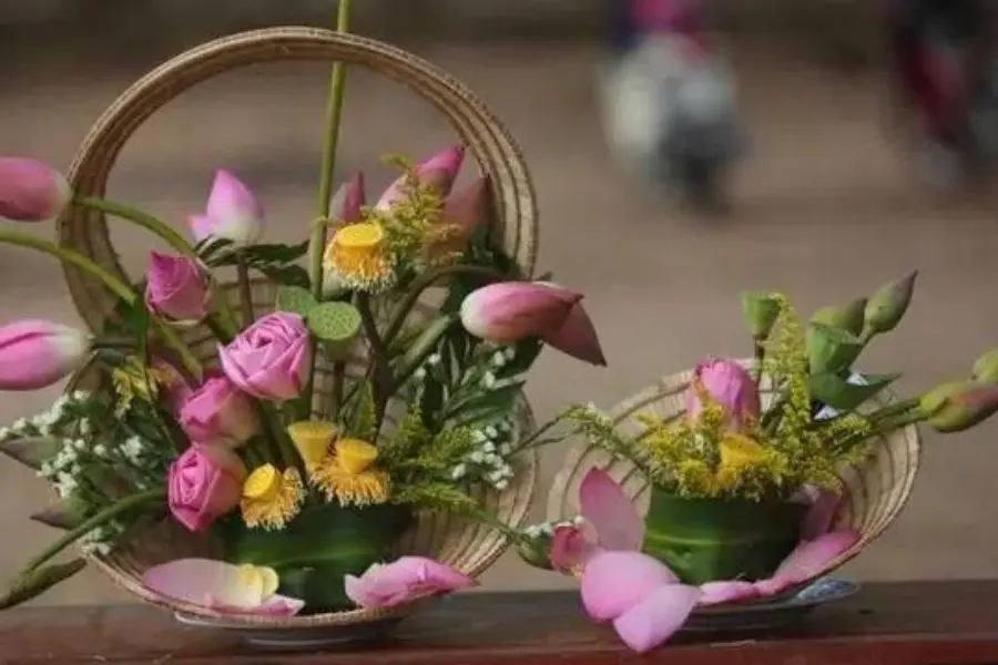 Bài dự thi cắm hoa 20/10 mang chủ đề “Tự hào quê hương”.