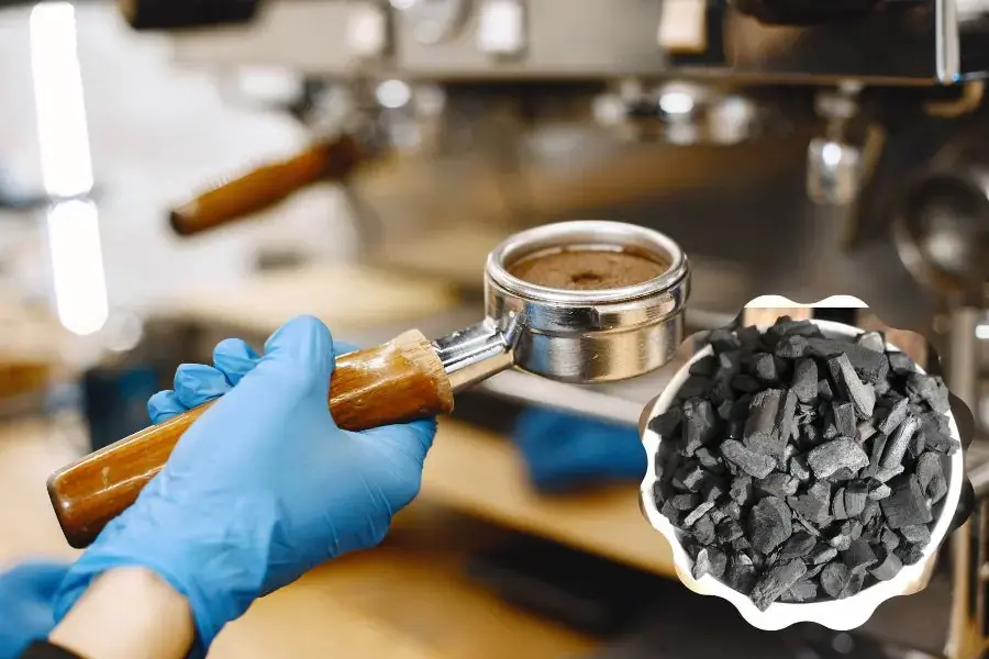 Bã cà phê và than củi là 2 nguyên liệu có tác dụng hút ẩm chống nấm mốc