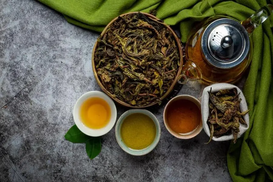 Uống trà olong với lượng hợp lý.