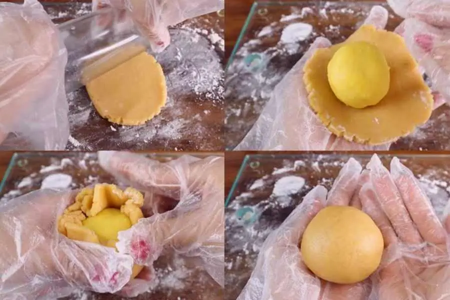 Cán vỏ bánh mỏng khoảng 0.4 - 0.6 cm, tránh phần vỏ quá dày gây ngán.