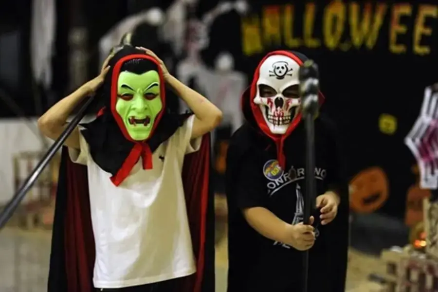 Mẫu mặt nạ Halloween ác quỷ phù hợp với những người đam mê sự rùng rợn và cá tính mạnh.