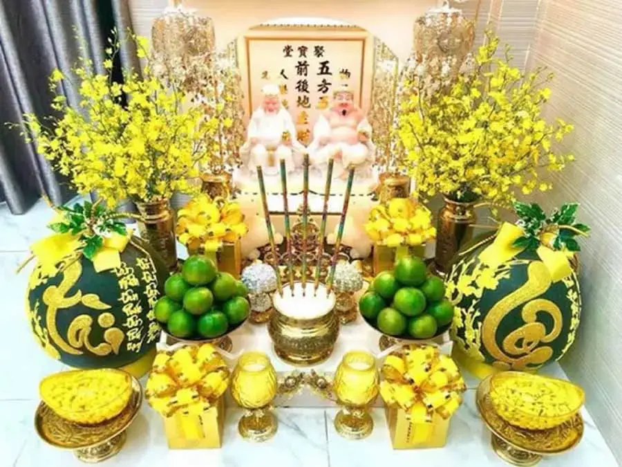 Bàn thờ thần tài cũng là nơi cần được lau dọn tỉ mỉ (Nguồn: Đồ thờ phong thủy)