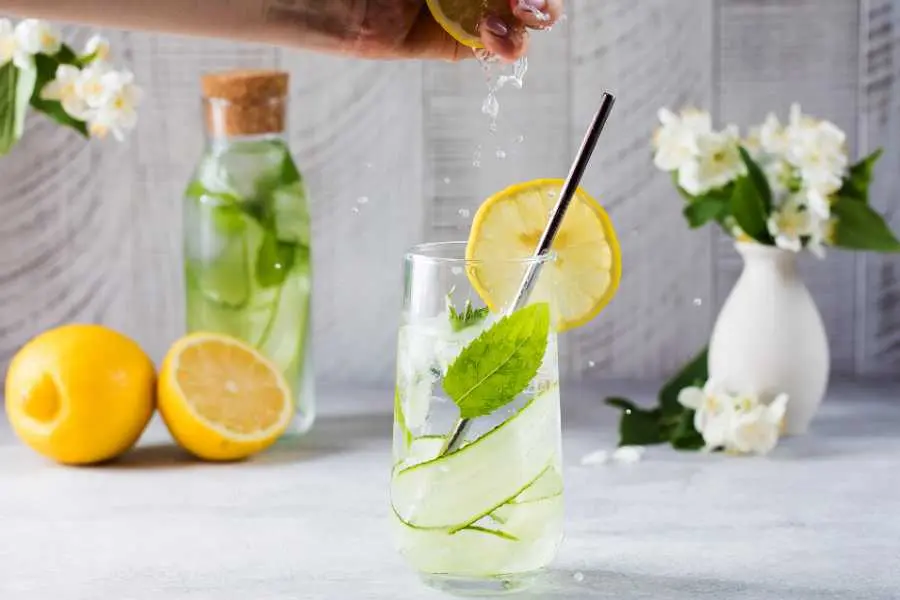 Nước detox dưa chuột cung cấp nhiều vitamin cùng các loại khoáng chất.