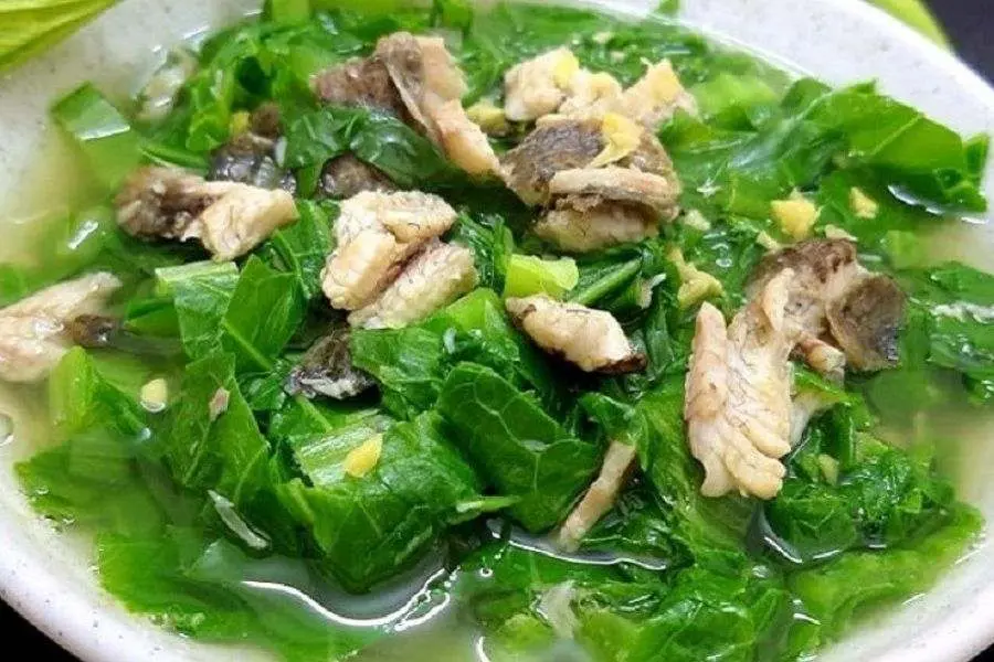 Cá dìa nấu rau đay giải nhiệt mùa hè.