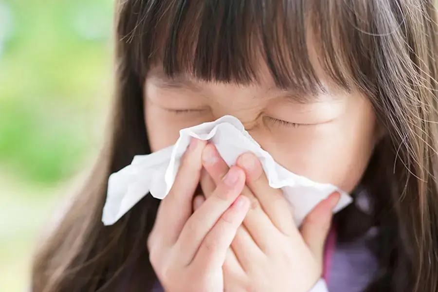 Trẻ bị hắt xì, sổ mũi do thời tiết thay đổi