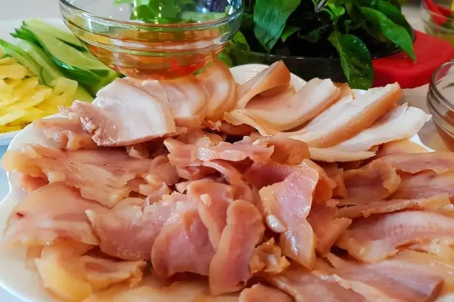 Thịt ngâm mắm cuốn bánh tráng thơm giòn, cực dễ làm