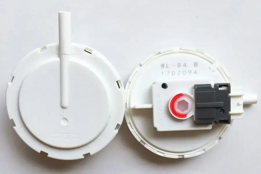 Phao máy giặt thường được kết nối trực tiếp tới board mạch của máy.