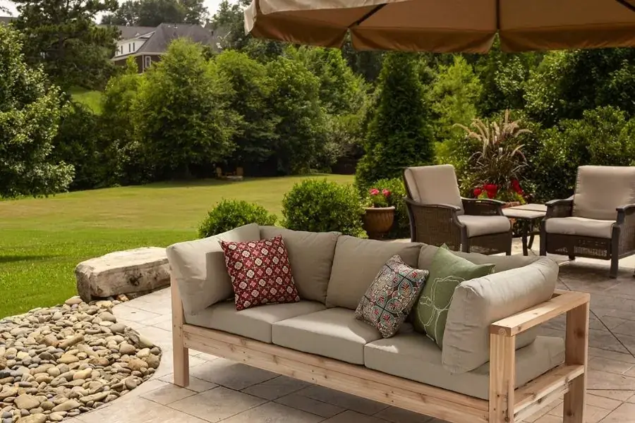 Ghế sofa tự làm tại nhà vô cùng tiện lợi và giúp bạn tiết kiệm được khá nhiều chi phí
