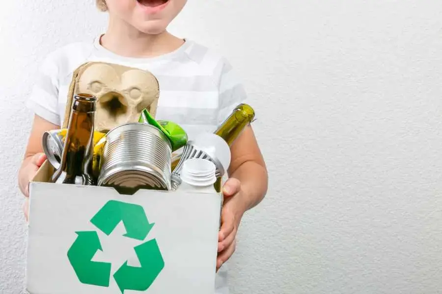 Trang trí góc toán với những vật liệu tái chế