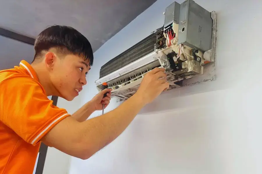 Quá trình lắp đặt điều hòa treo tường thường nhanh chóng và gọn nhẹ hơn