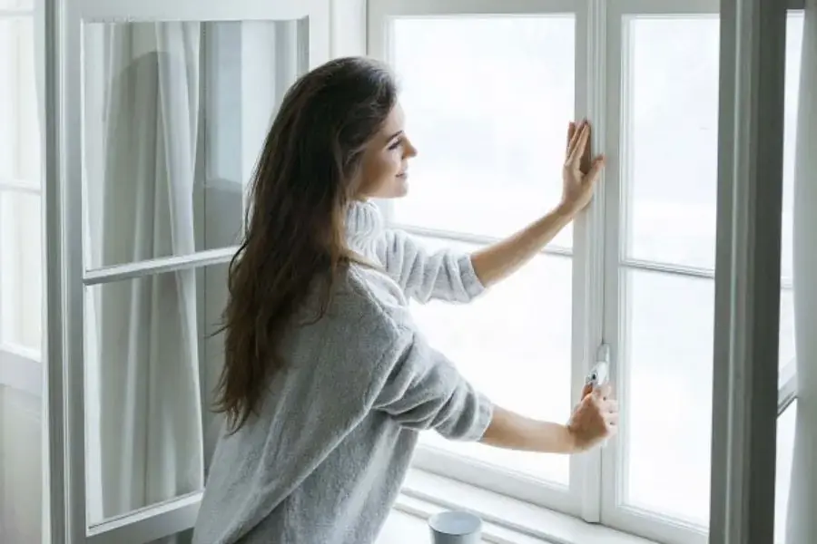 Hạn chế làm nhiệt thoát ra bên ngoài quá nhiều thì điều hòa sẽ tốn nhiều thời gian hoạt động và công suất hơn