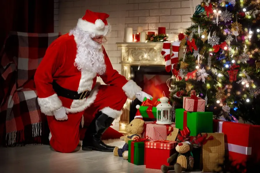 Hình ảnh đẹp về ông già Noel trong đêm Giáng Sinh.