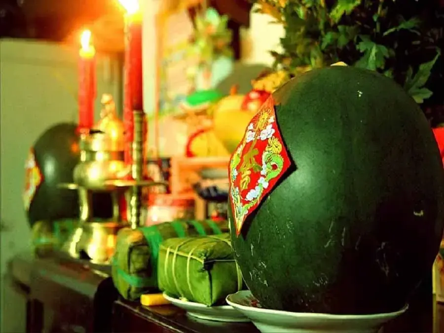 Lau dọn bàn thờ sạch sẽ giúp bạn bày vật cúng trên bàn thờ được trang nghiêm, thẩm mỹ hơn (Nguồn: Gỗ trang trí)