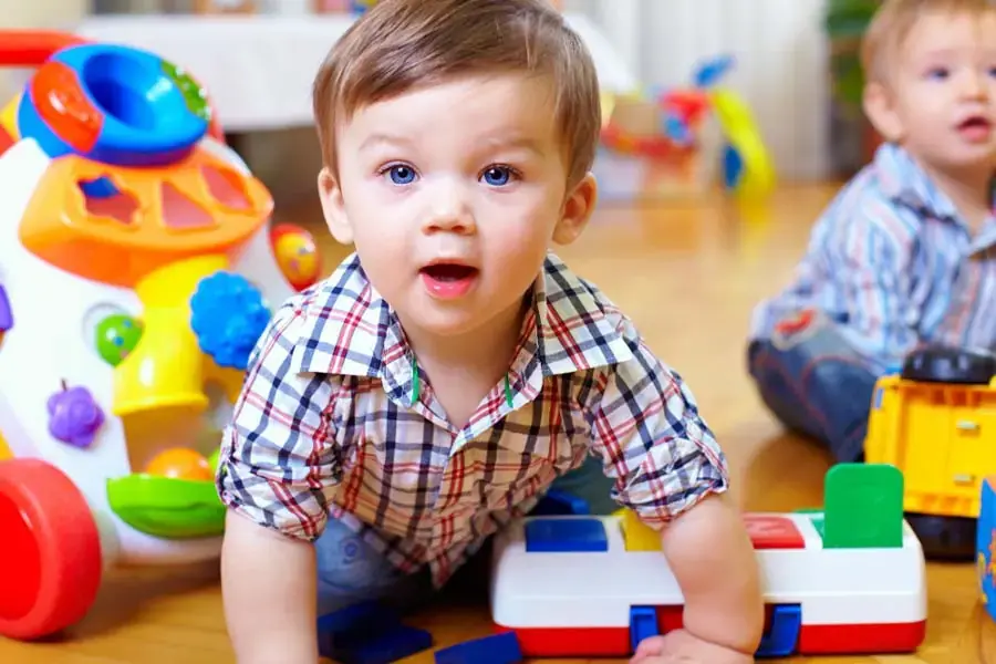 Giao tiếp, trò chuyện và chơi đùa cùng trẻ (3)