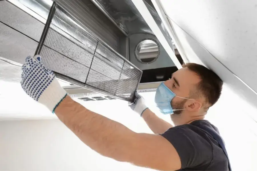 Vệ sinh máy lạnh định kỳ giúp loại bỏ nấm mốc, vi khuẩn bảo vệ sức khỏe cho trẻ (Nguồn: Simpsonsheetmetal)