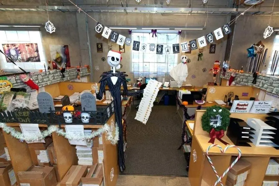 Đây là gợi ý trang trí Halloween phù hợp với những văn phòng nhỏ.