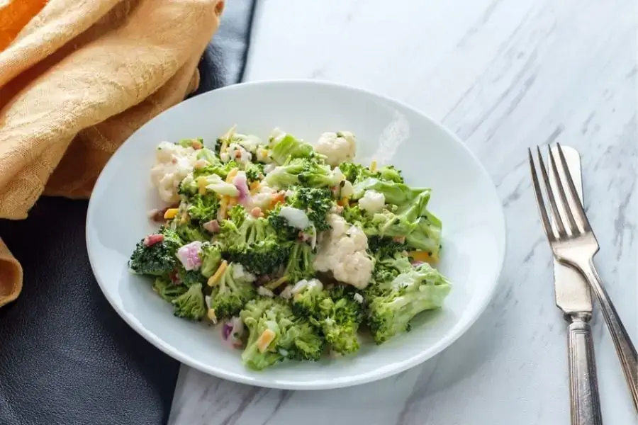 Salad trộn kem sữa phomai giúp bé tăng thêm khẩu vị trong quá trình tập ăn