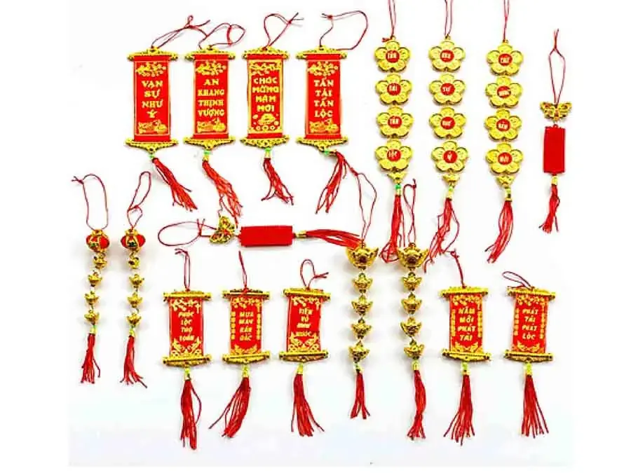 Dây treo trang trí Tết có nhiều mẫu mã, hình dáng khác nhau cho mọi người chọn lựa.