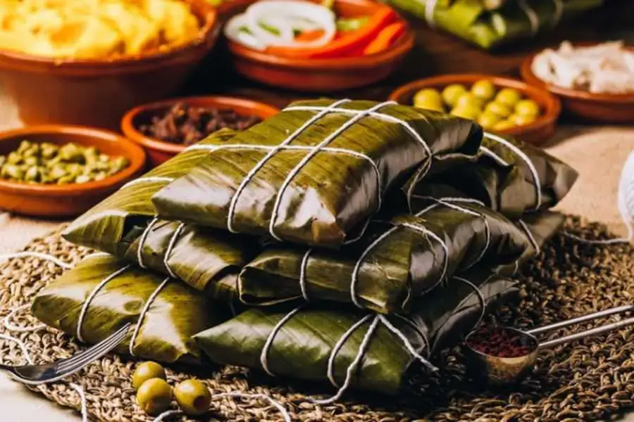 Bánh Hallacas là món ăn truyền thống trong dịp Giáng Sinh của Venezuela.