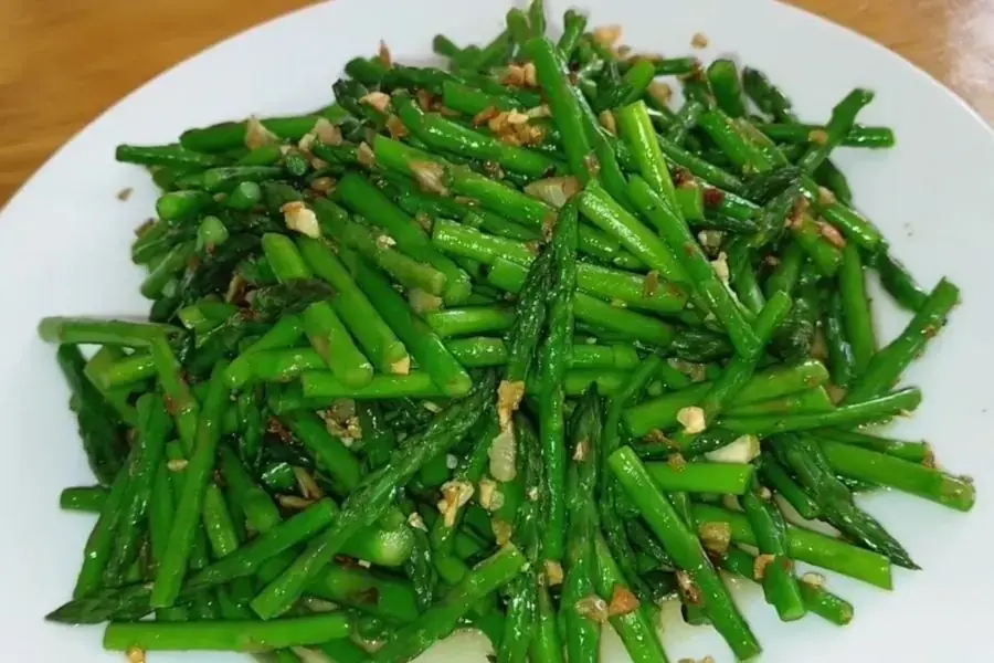 Măng tây xào tỏi thơm ngon
