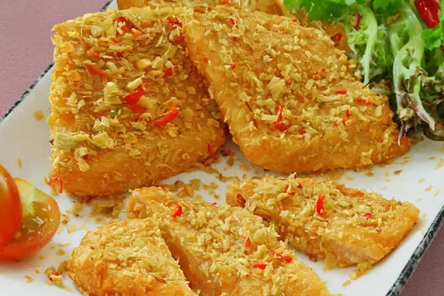 Cá nhồng chiên sả ớt thơm nồng vị cay đặc trưng và cuốn hút