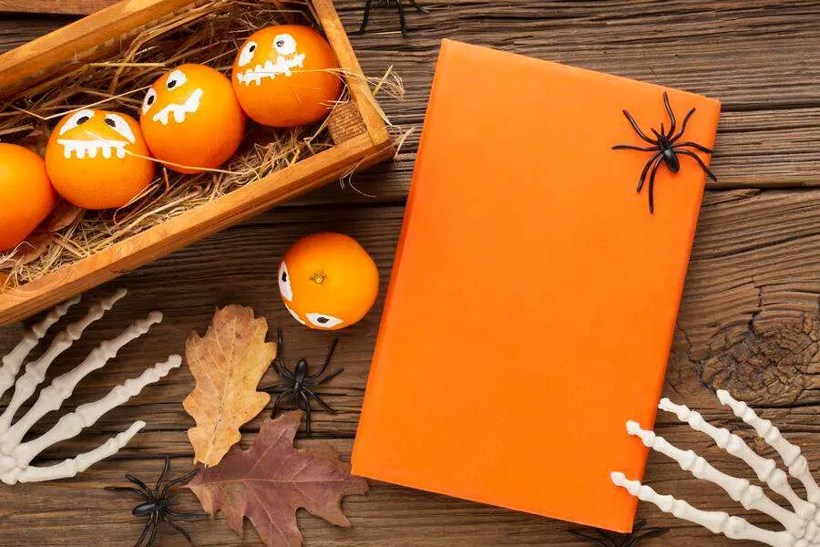 Bộ xương là phụ kiện trang trí không thể thiếu trong lễ hội halloween.