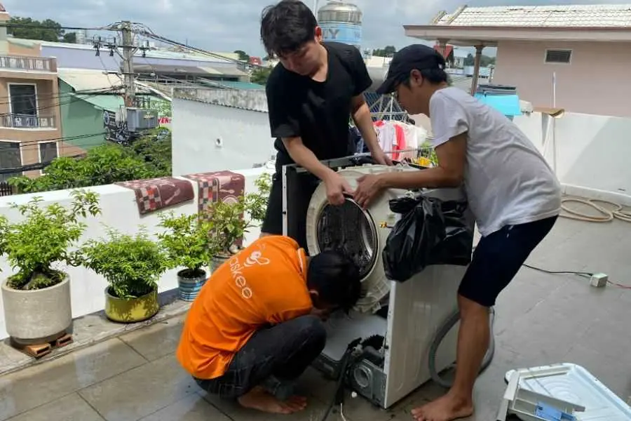 Liên hệ trung tâm dịch vụ sửa chữa máy giặt để được khắc phục lỗi E20.