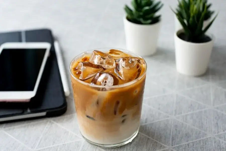 Caffeine có thể kích thích phản ứng hợp lý và giúp cải thiện tâm trạng.