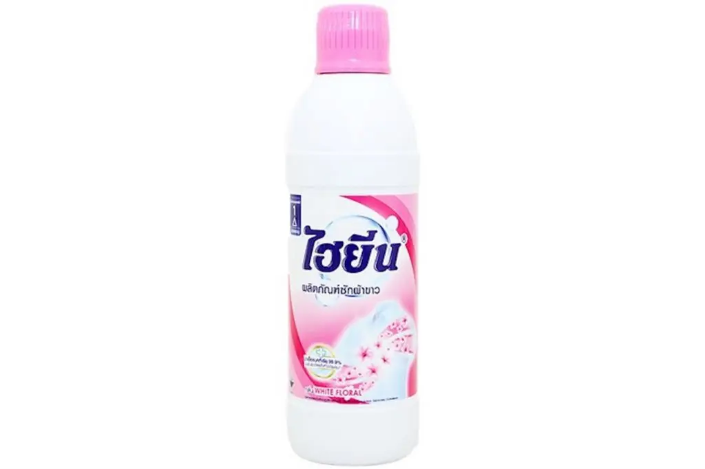 Nước tẩy quần áo cũng là chất giúp loại bỏ tem mác vô cùng hiệu quả