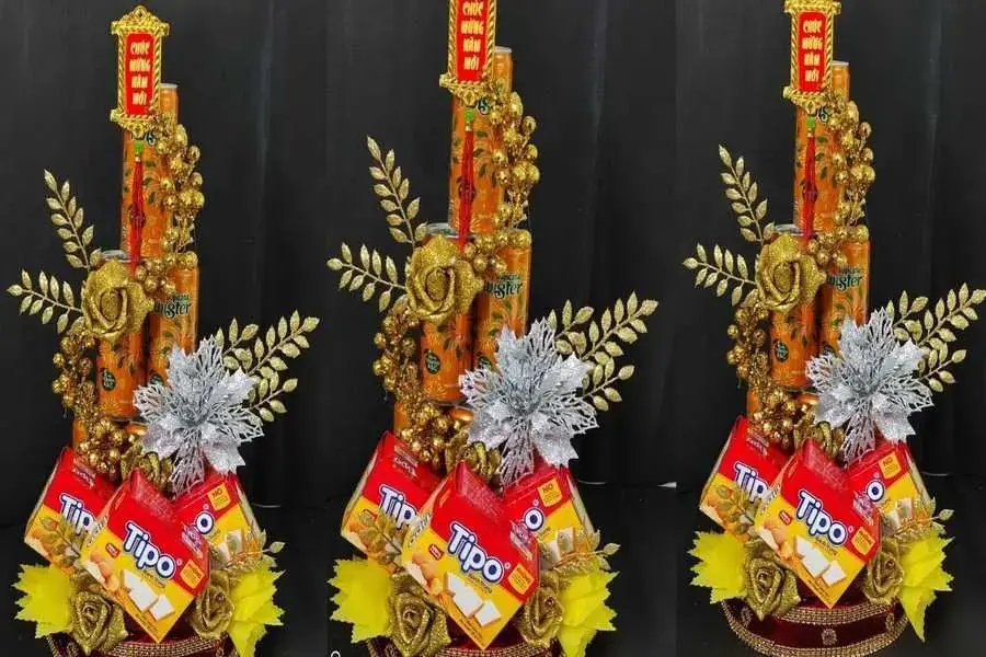 Tháp bánh ngày Tết tượng trưng cho tài lộc.