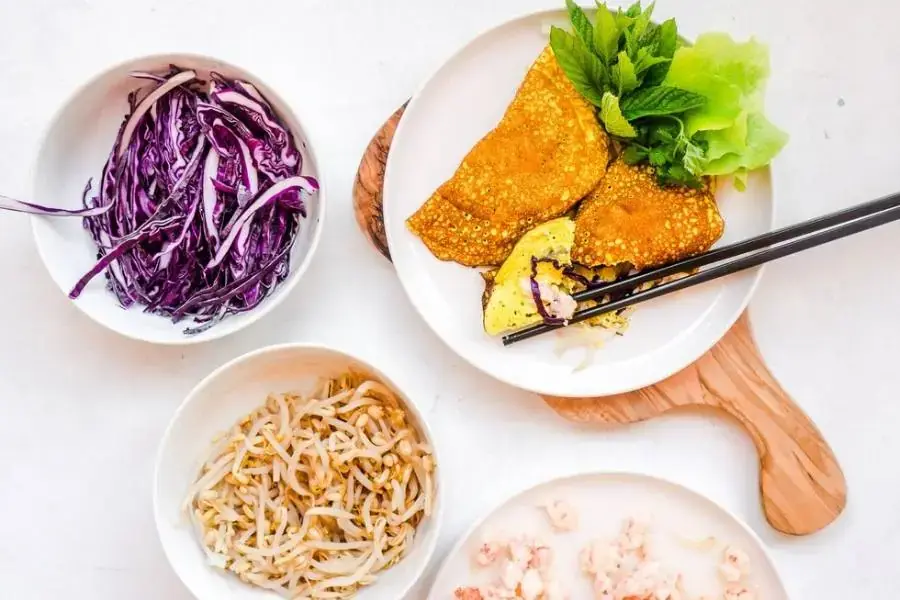 Món bánh xèo keto phù hợp với người ăn kiêng giảm cân.