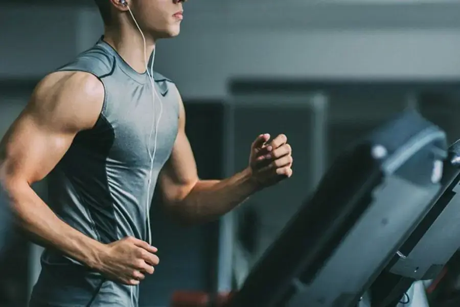 Tránh luồng gió trực tiếp để vi khuẩn không xâm nhập vào cổ họng