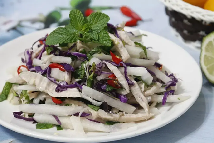 Nộm gà củ đậu - một trong các món nộm dễ làm, cực hấp dẫn