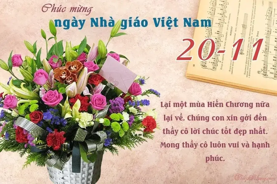 Một bó hoa kèm tấm thiệp xinh sẽ làm là phần quà đơn giản nhưng ý nghĩa gửi đến thầy cô.