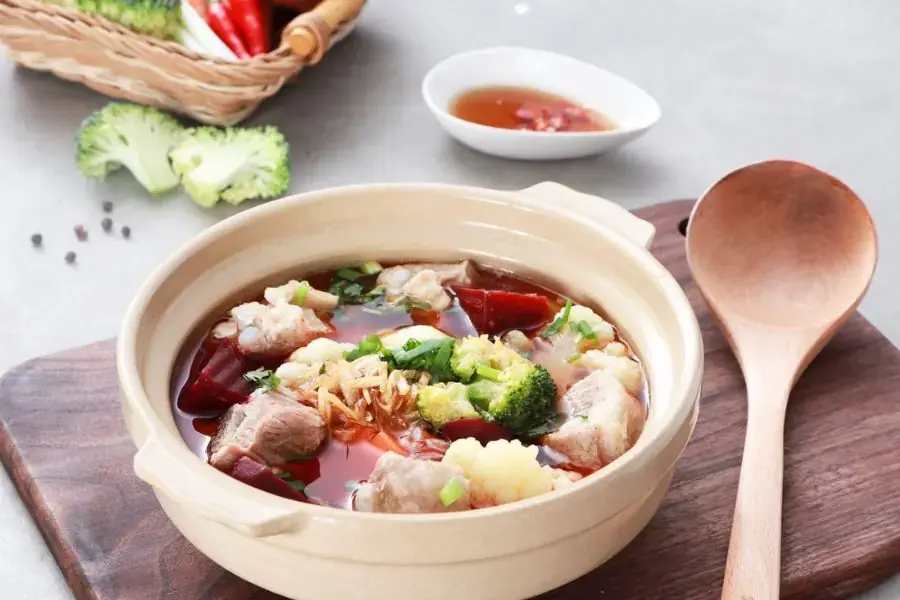 Thực đơn cho bé 1 tuổi ăn dặm đầy đủ dinh dưỡng với canh rau củ thịt băm