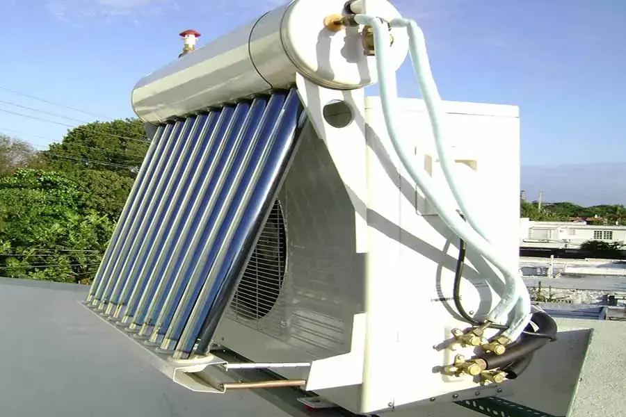 Cục nóng máy lạnh sử dụng năng lượng mặt trời (Hình ảnh: Elfederal)