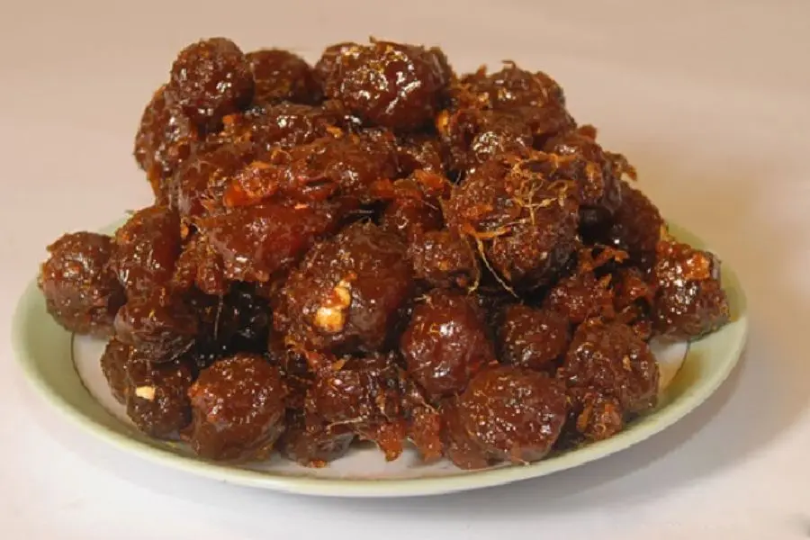 Mứt mơ thích hợp để uống trà hoặc thưởng thức cùng bánh mứt vào dịp Tết.