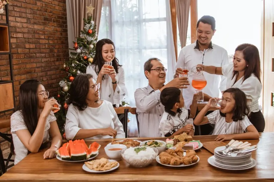 Trở về bên gia đình và những người phụ nữ bạn yêu thương.