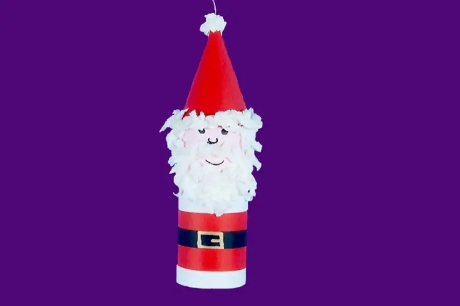 Tận dụng lõi cuộn giấy vệ sinh để làm ông già Noel siêu đáng yêu.
