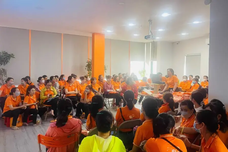 Đội ngũ các chị Ong Cam đều được đào tạo bài bản và đồng bộ.