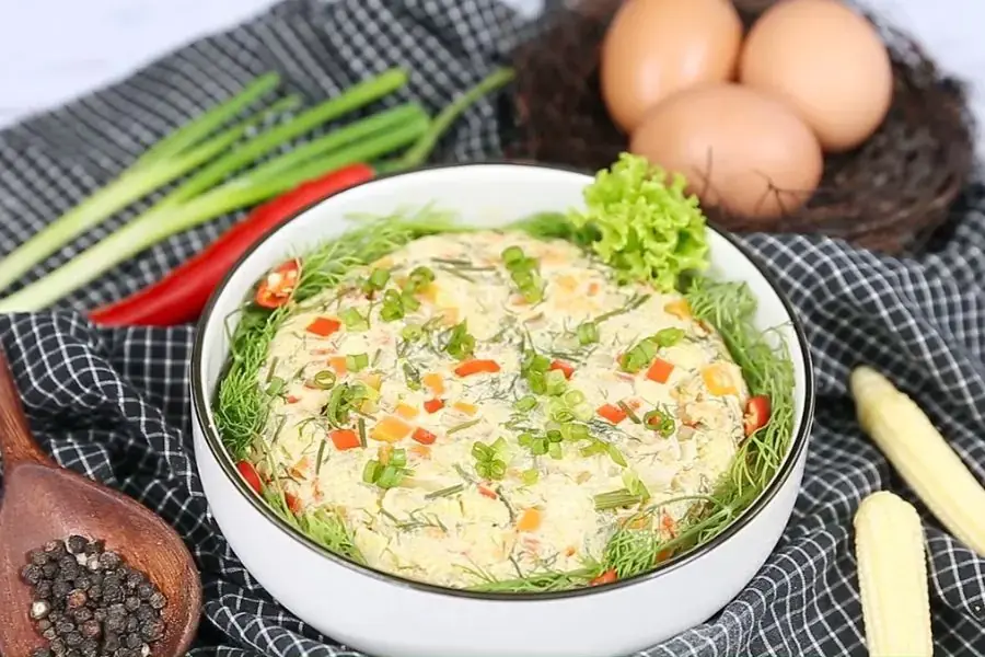 Thực hiện món trứng cá hồi hấp đơn giản và tiết kiệm thời gian