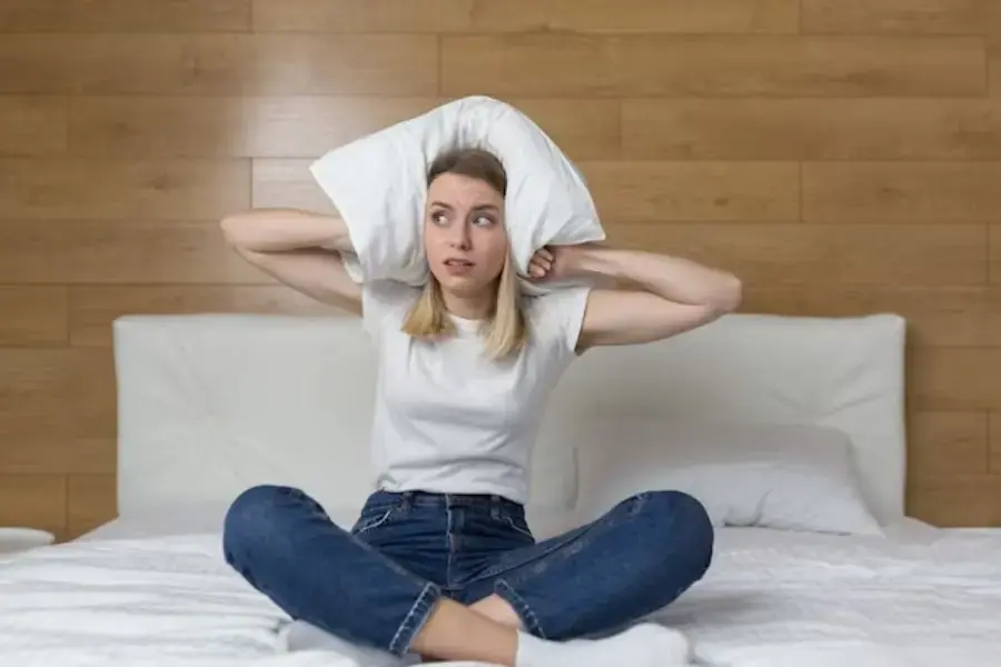 Nhà bị vọng tiếng thường gặp là hiện tượng phản xạ âm thanh