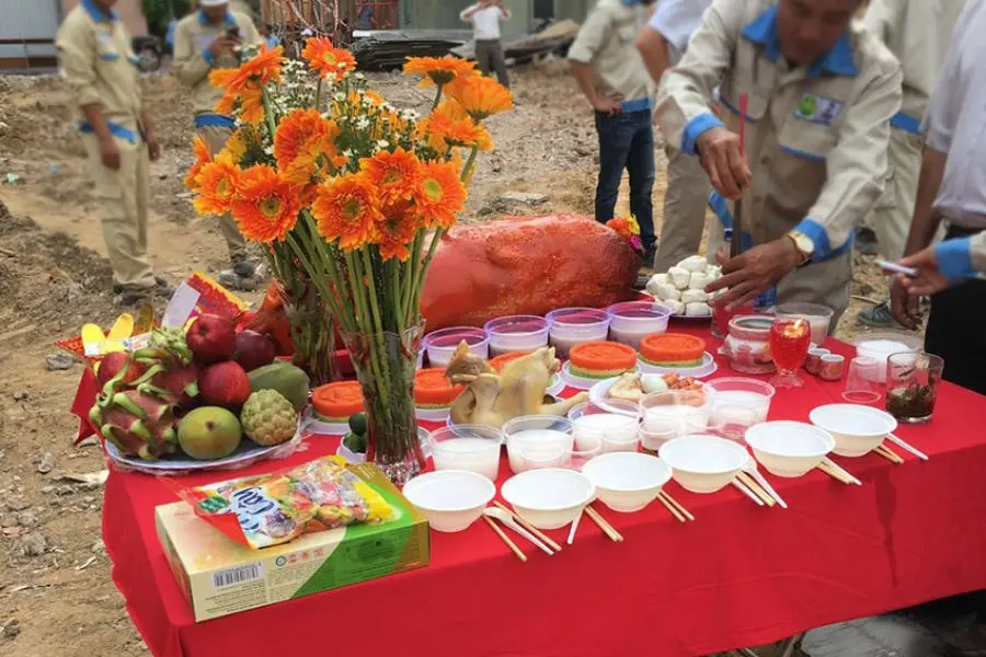 Chuẩn bị lễ vật cúng động thổ.