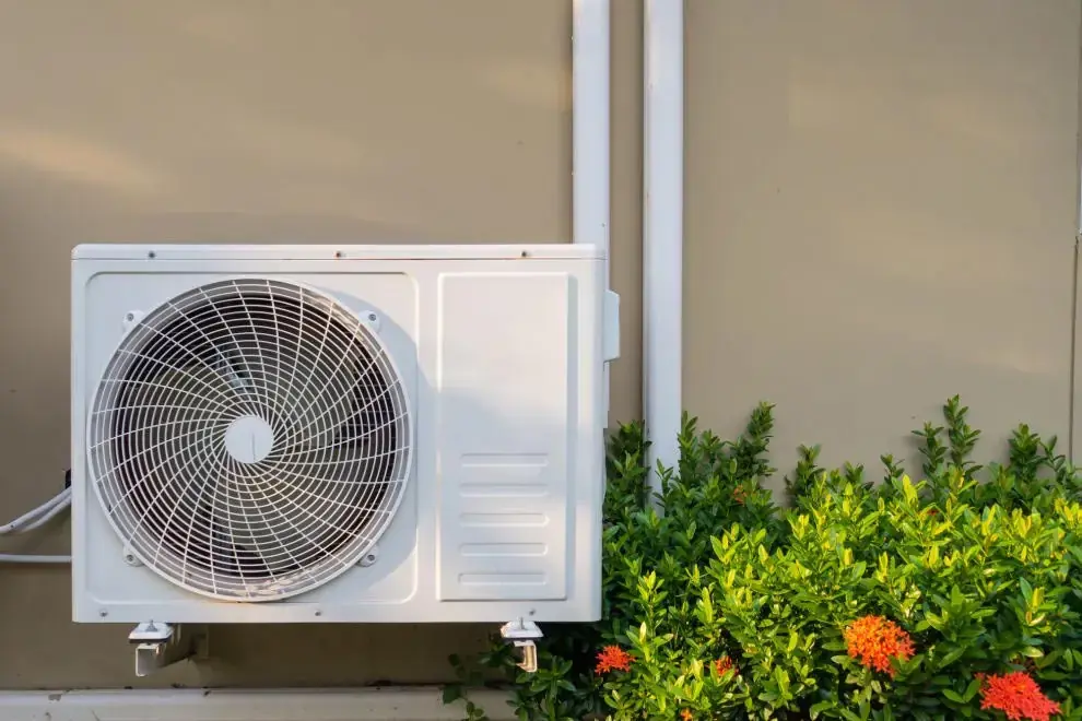 Cục nóng có chức năng là tản nhiệt để dàn lạnh làm mát không khí.