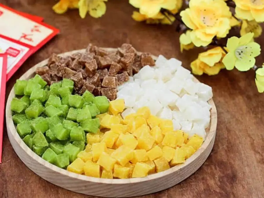 Mứt Tết tự làm là một món quà Tết cho bố mẹ rất có ý nghĩa.
