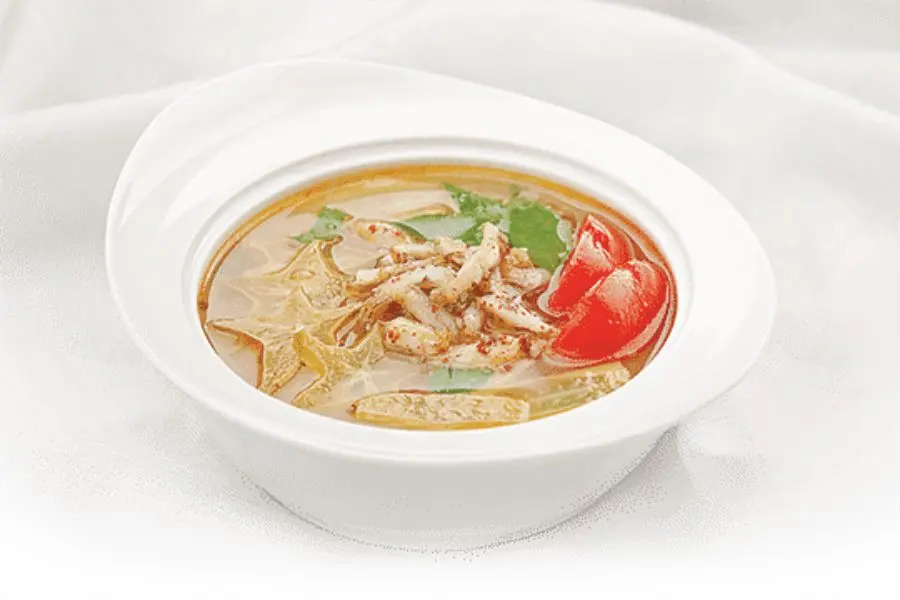 Món canh cá cơm khế chua chua, vị ngọt thanh, có tác dụng hỗ trợ tiêu hóa trong những ngày trời nắng nóng rất tốt.
