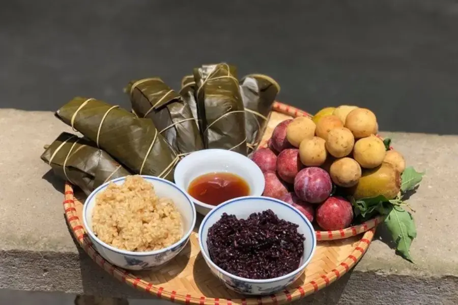 Bạn nên ăn chay các món ăn như: Hoa quả, chè,...
